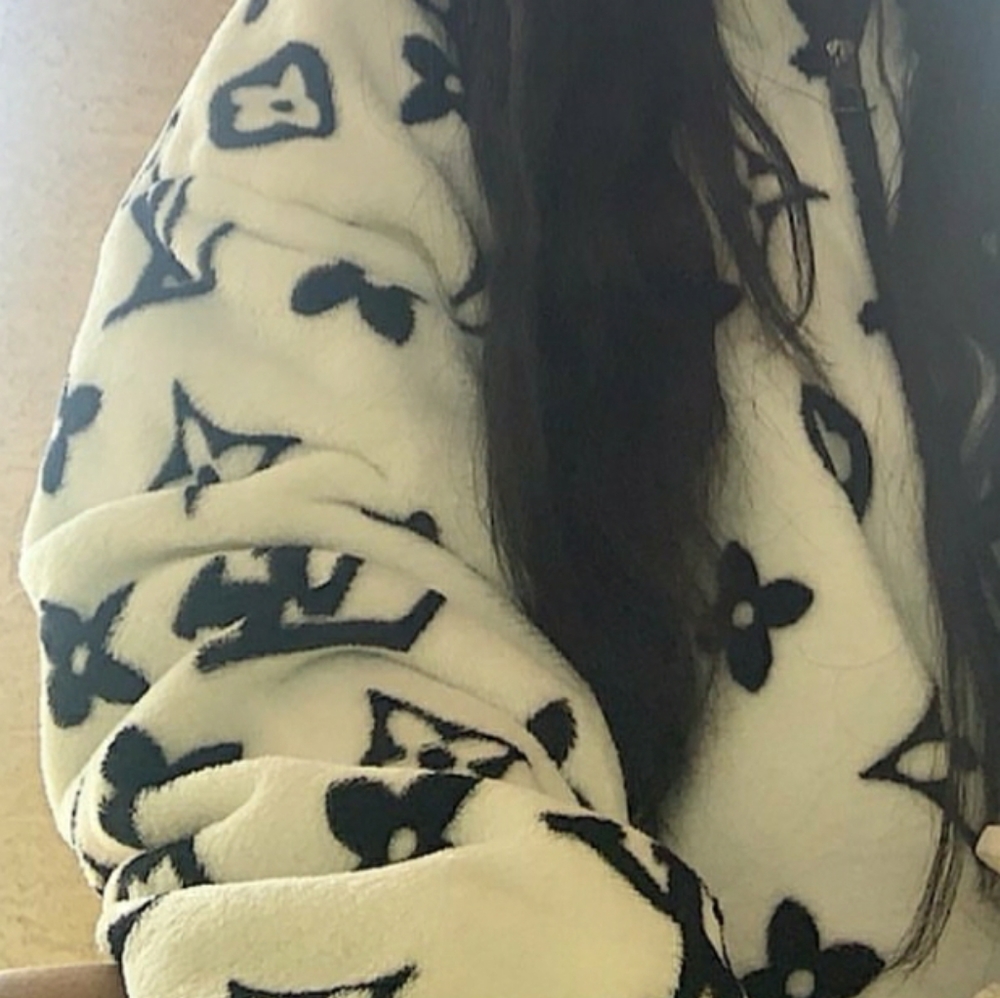 SEEKING LV WHITE SWEATER